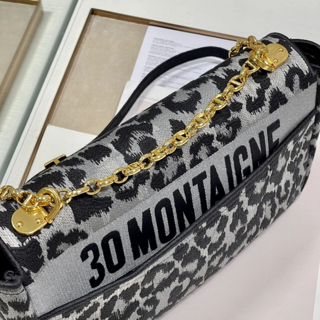 MOMO- M9242UTHG Caro item : B-B00M1304