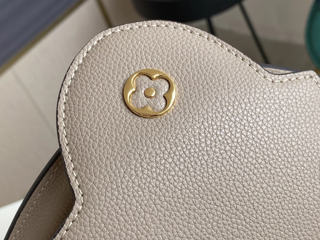 MOMO- M94634 cowhide item : A-B00L2009