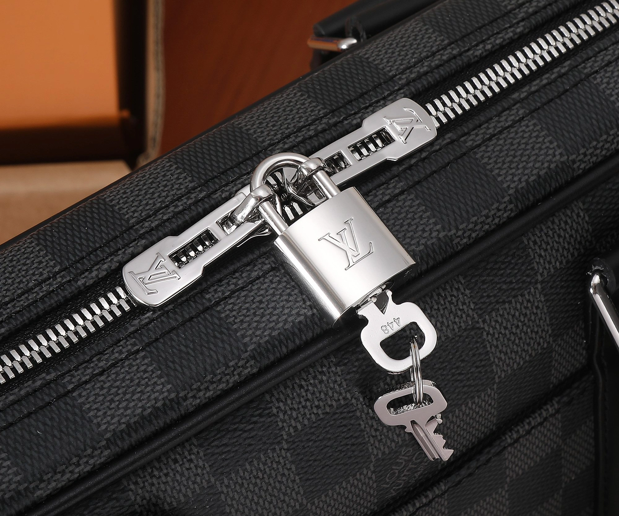 MOMO- N40445 item：C-B000I2508V