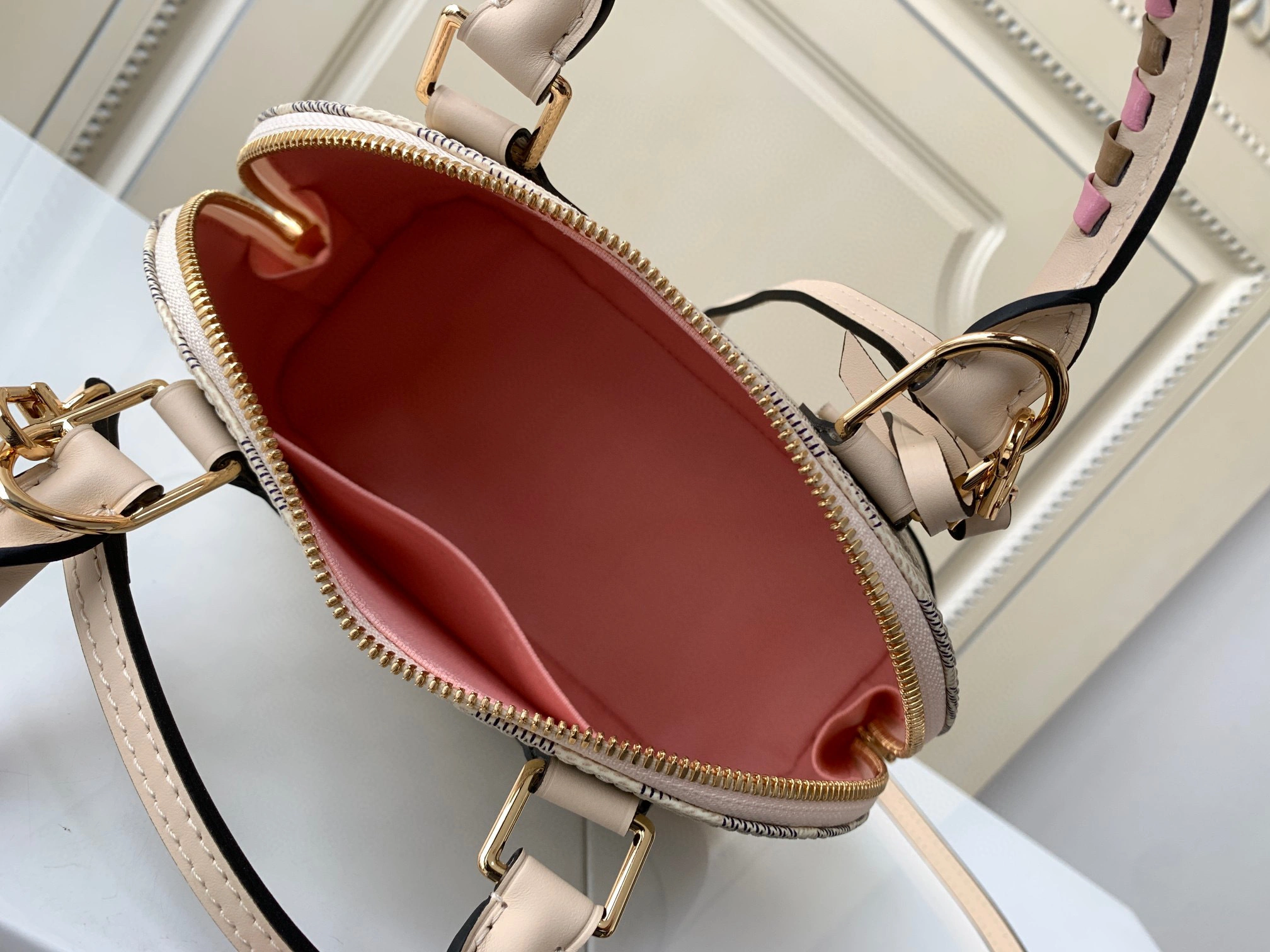 &MOMO- N45294 item：B-B000E2609C