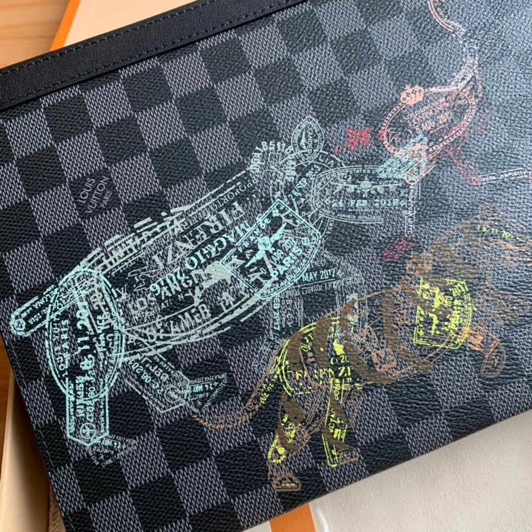 MOMO- N64605 Pochette Voyage item : B-B035C1303