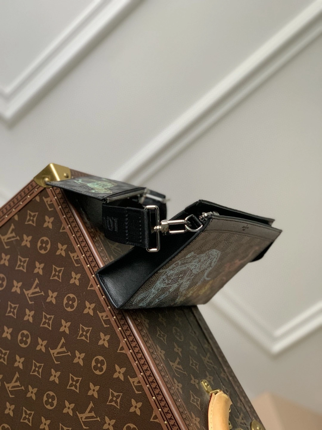 MOMO- N64608 Gaston Wearable Wallet item : B-B202D1824