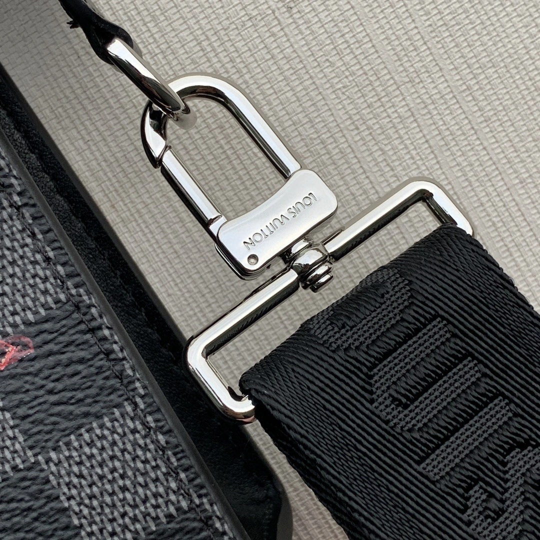 MOMO- N64608 Gaston Wearable Wallet item : B-B202D1824
