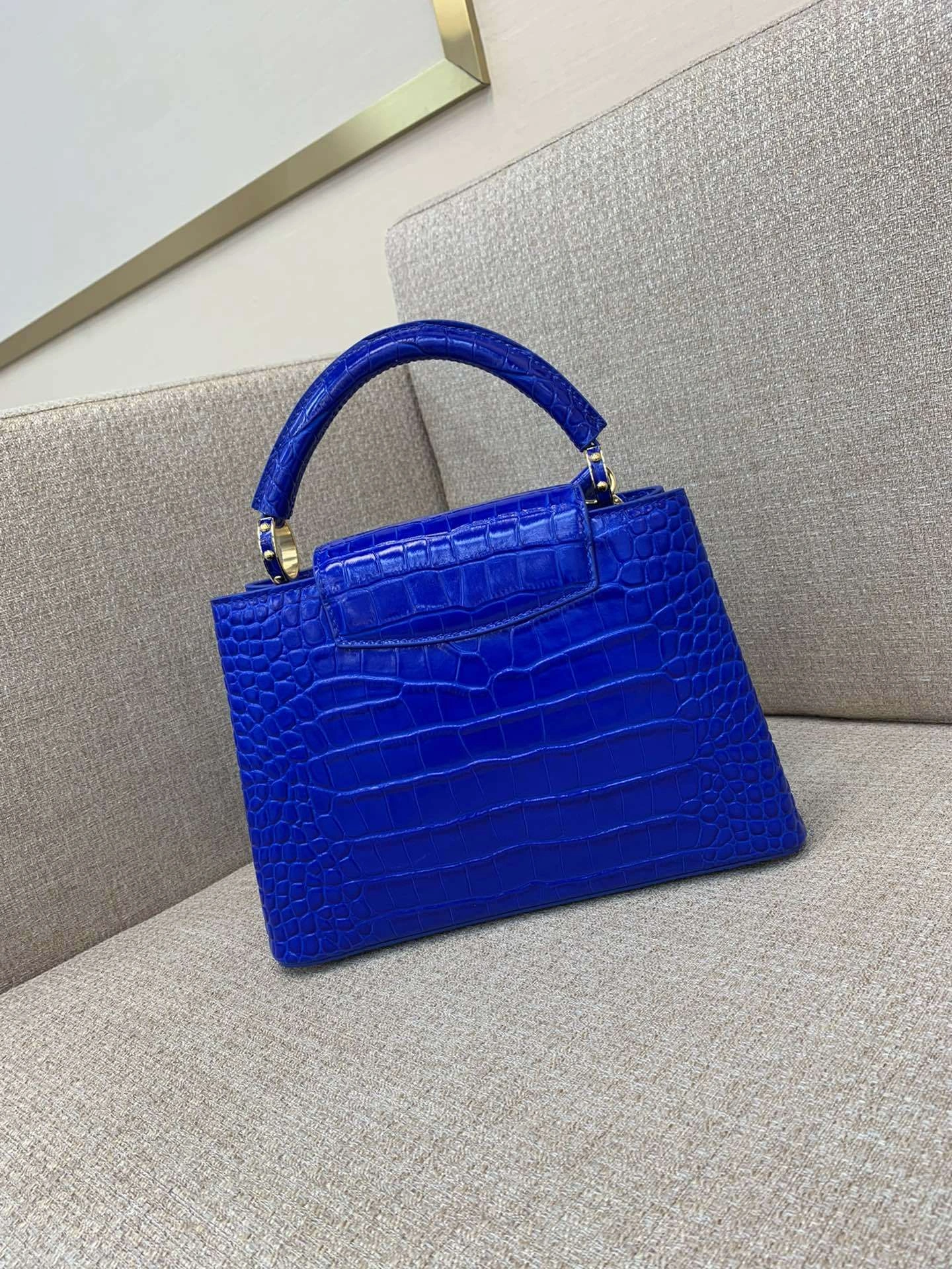 MOMO- N95775 item:D-B063B1727R