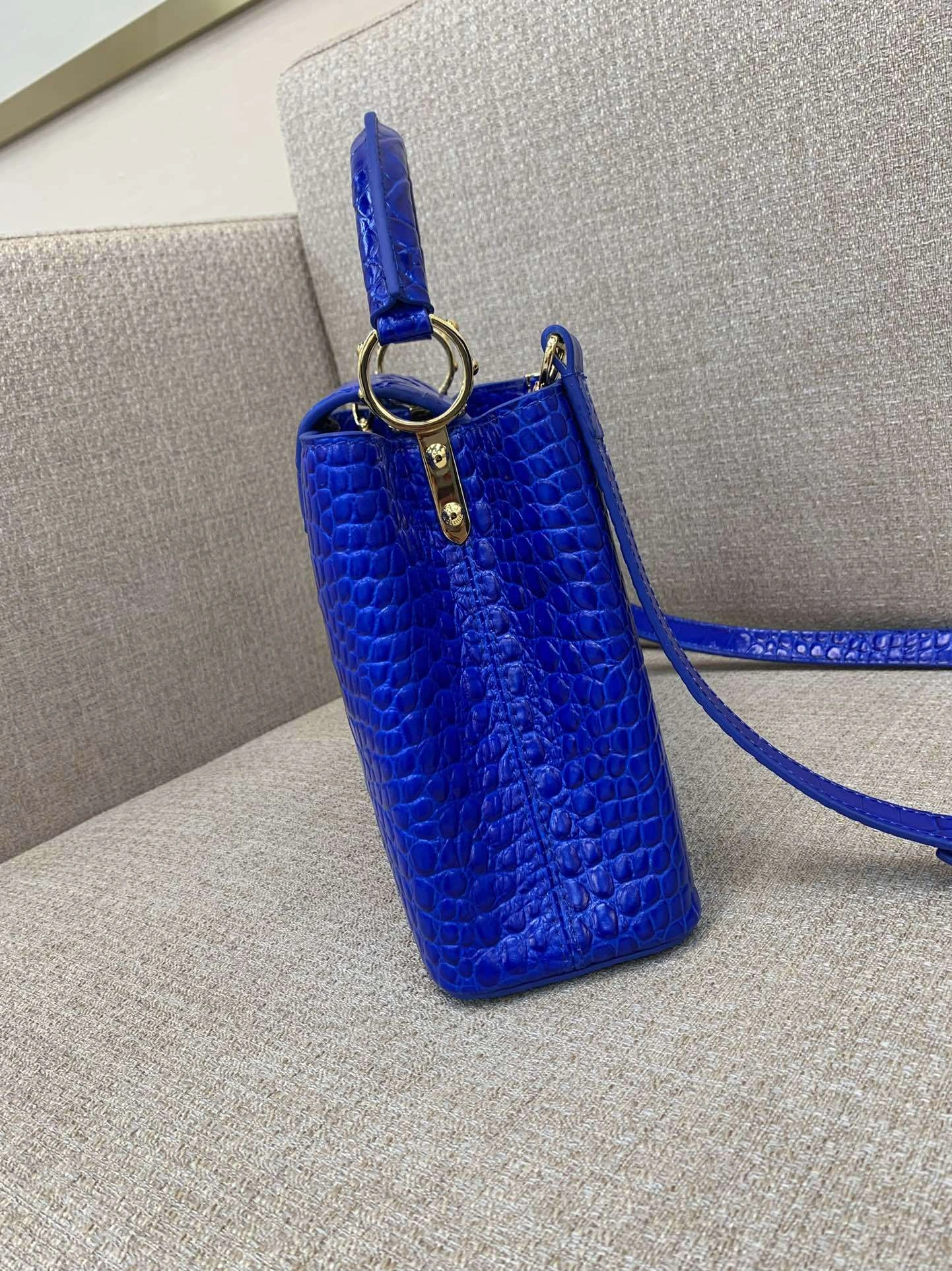MOMO- N95775 item:D-B063B1727R