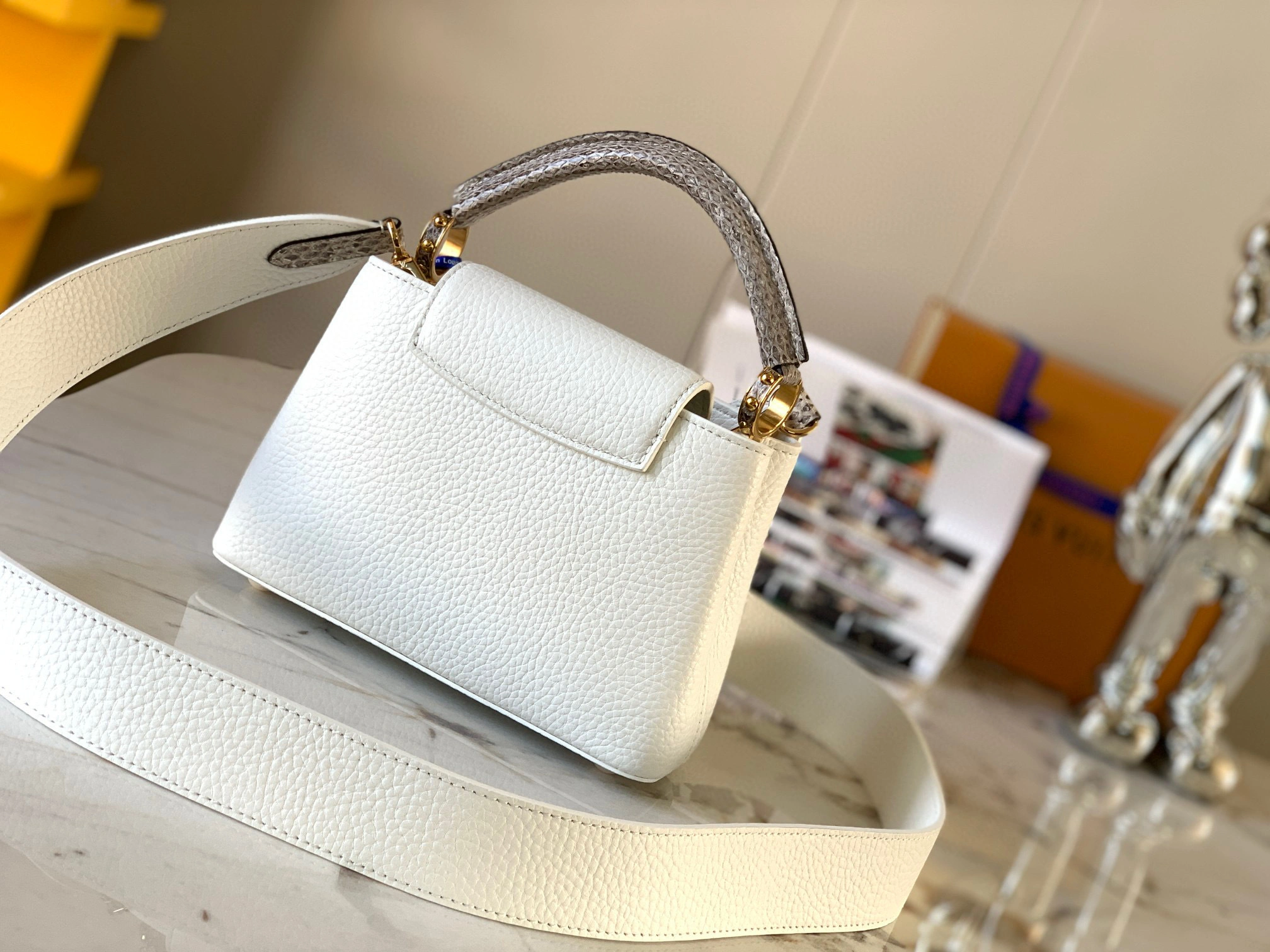 MOMO- N98477 Taurillon Capucines item：B-B000E1942C