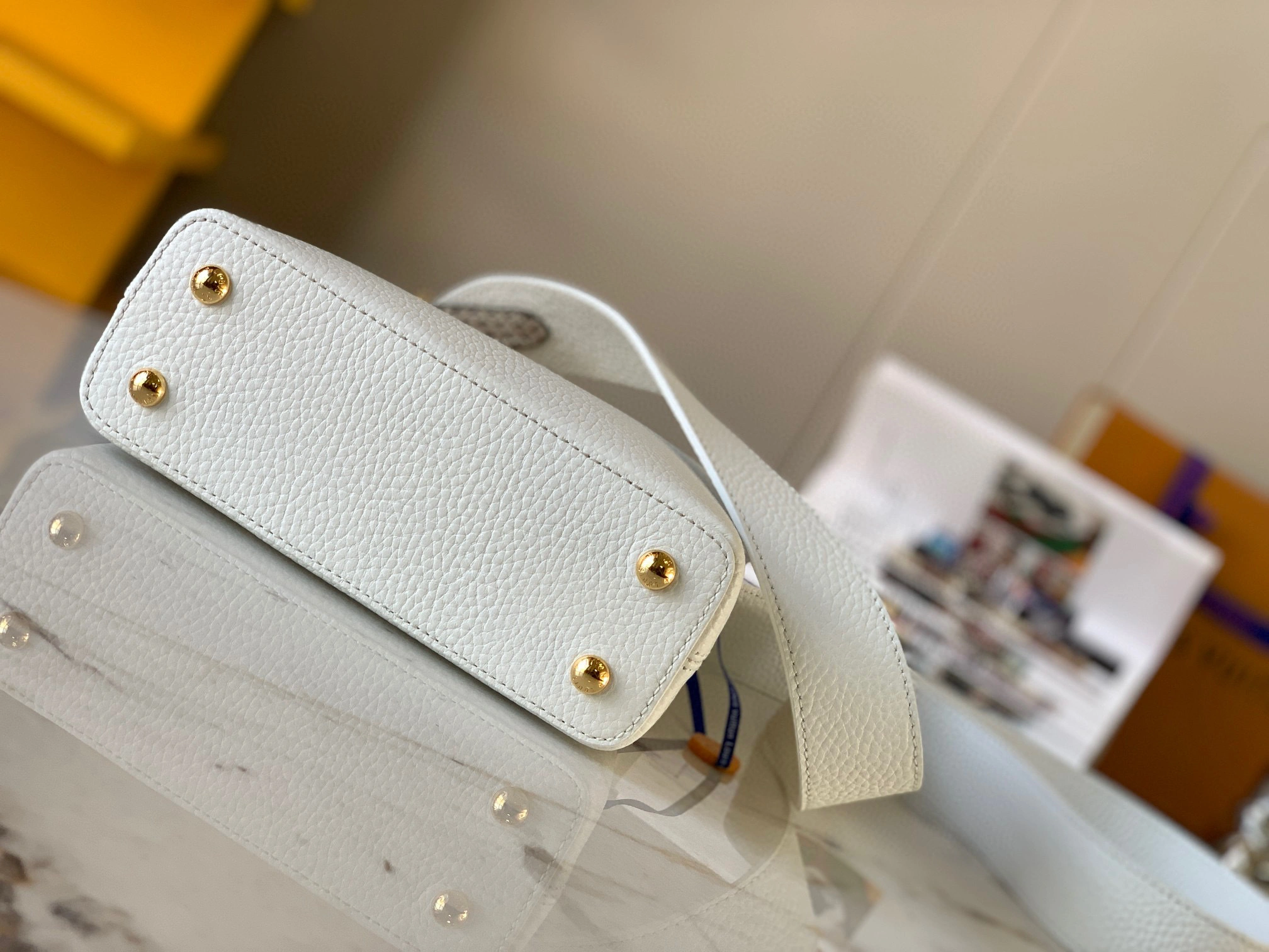 MOMO- N98477 Taurillon Capucines item：B-B000E1942C