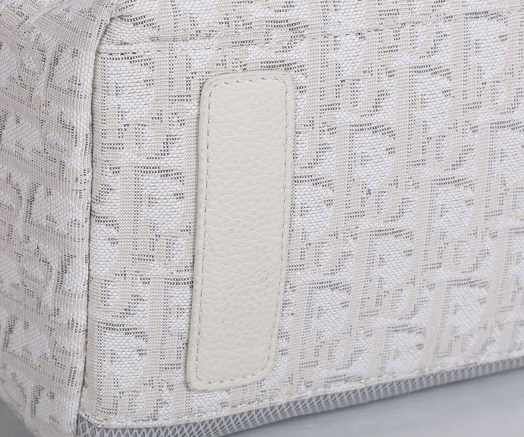 MOMO- OBLIQUE item:A-B063L2566