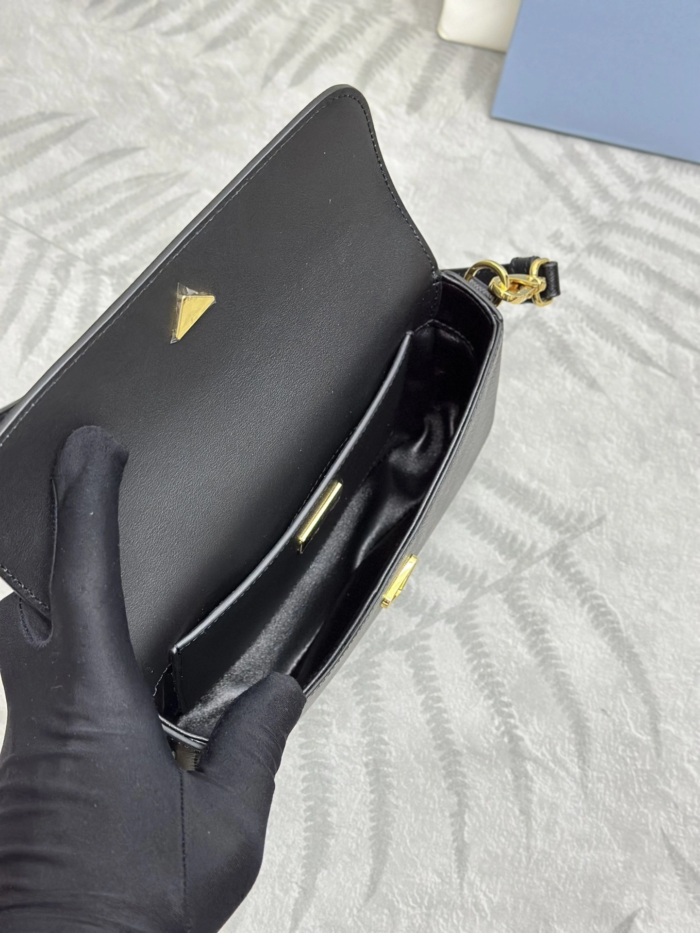MOMO--Pr141 1BD356-NZV-F0002 high quality version cowhide item:E-B000K0650