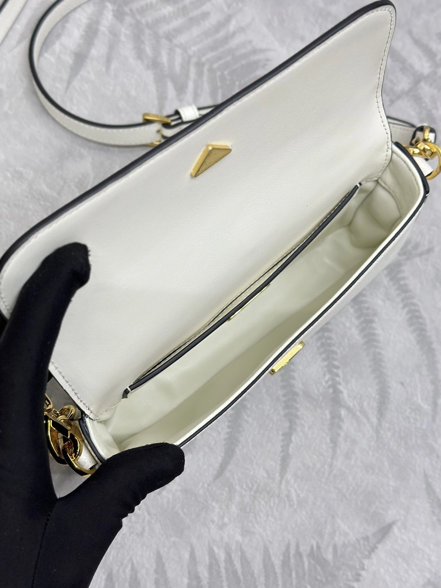 MOMO--Pr141 1BD356_NZV_F0PG7 high quality version cowhide item:E-B000K0602