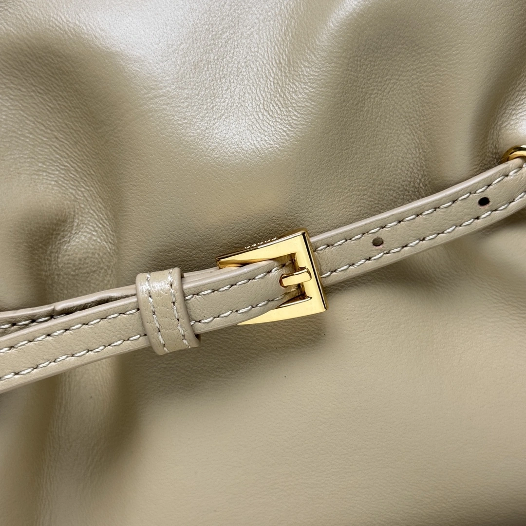 MOMO- Pr141 1BG586_2DX8_F0036 high quality version sheephide item：E-B177I2608