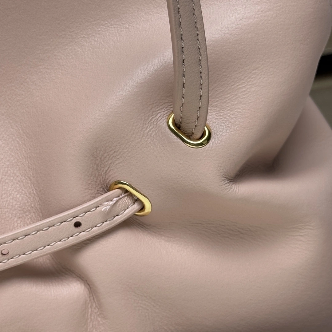 MOMO- Pr141 1BG586_2DX8_F0236 high quality version sheephide item：E-B177I2609
