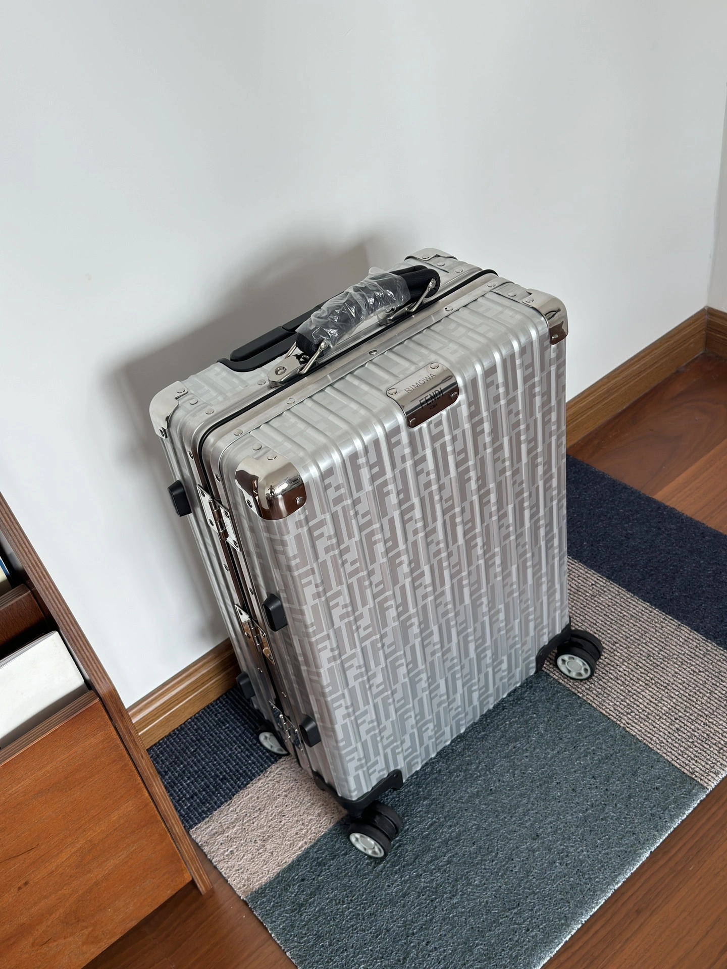 MOMO--Ri7ow1 7VV133-AGQB-F13DJ high quality version Rimowa item:E-B000J2312H