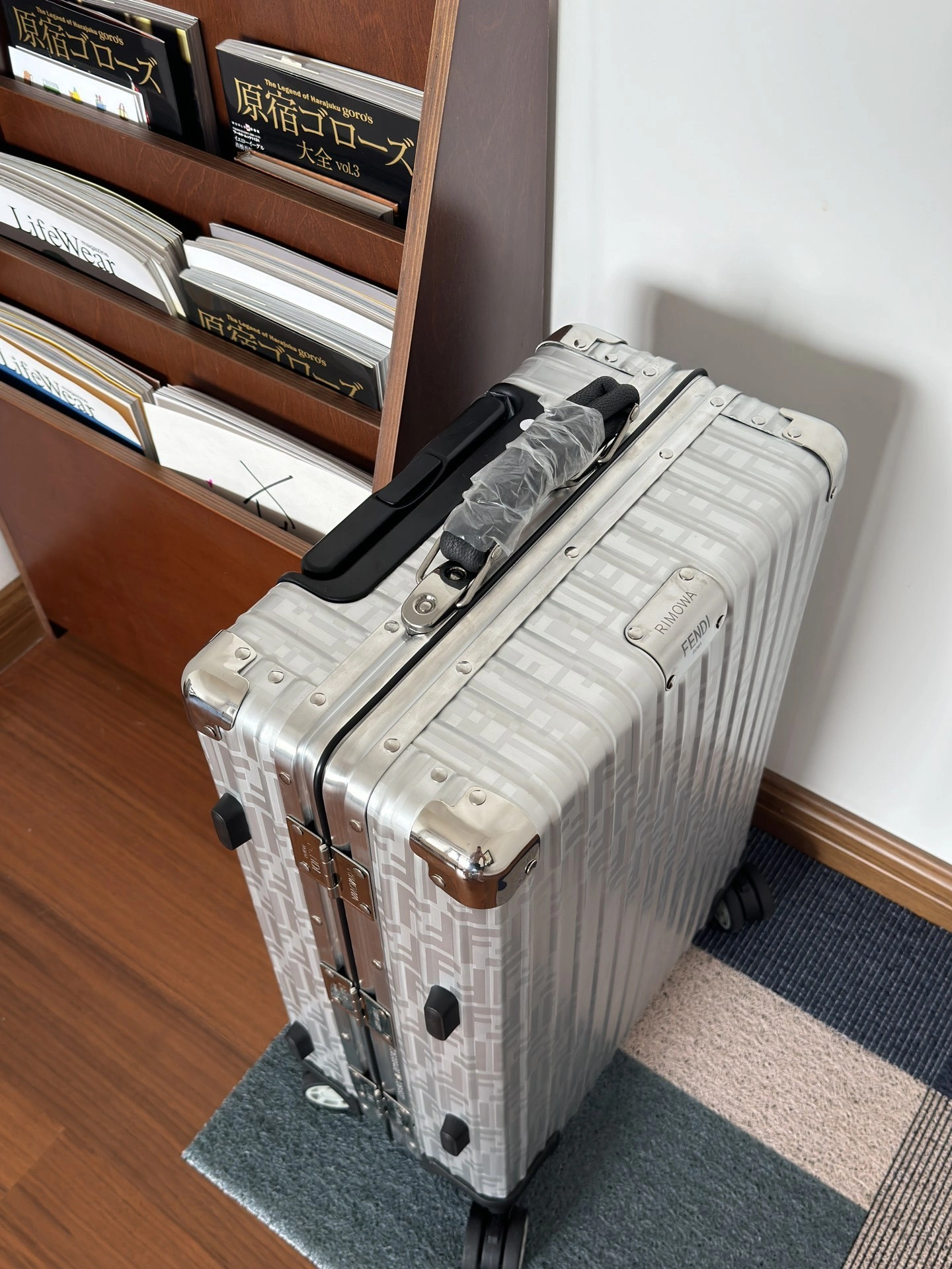 MOMO--Ri7ow1 7VV133-AGQB-F13DJ high quality version Rimowa item:E-B000J2312H