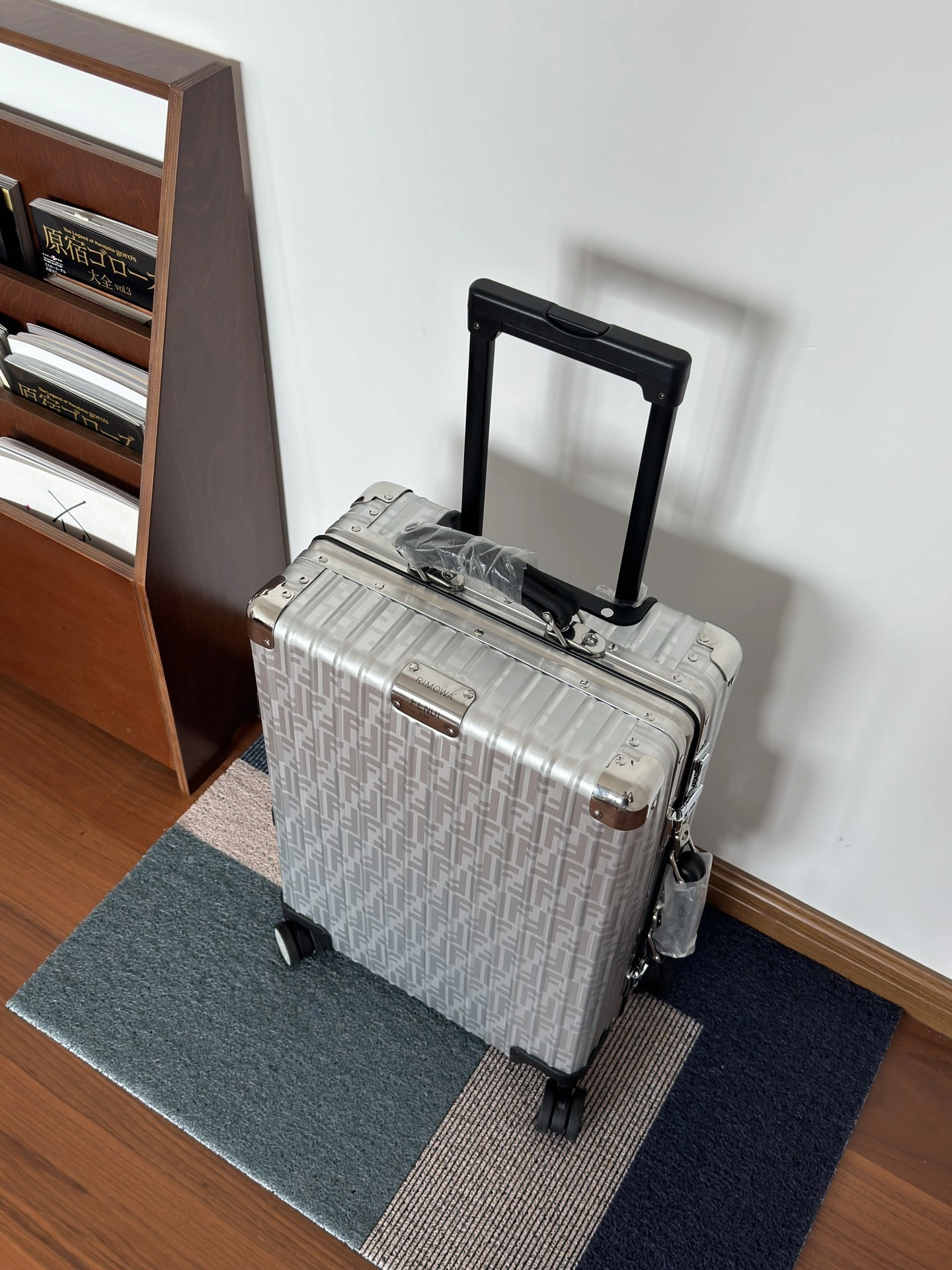 MOMO--Ri7ow1 7VV133-AGQB-F13DJ high quality version Rimowa item:E-B000J2312H