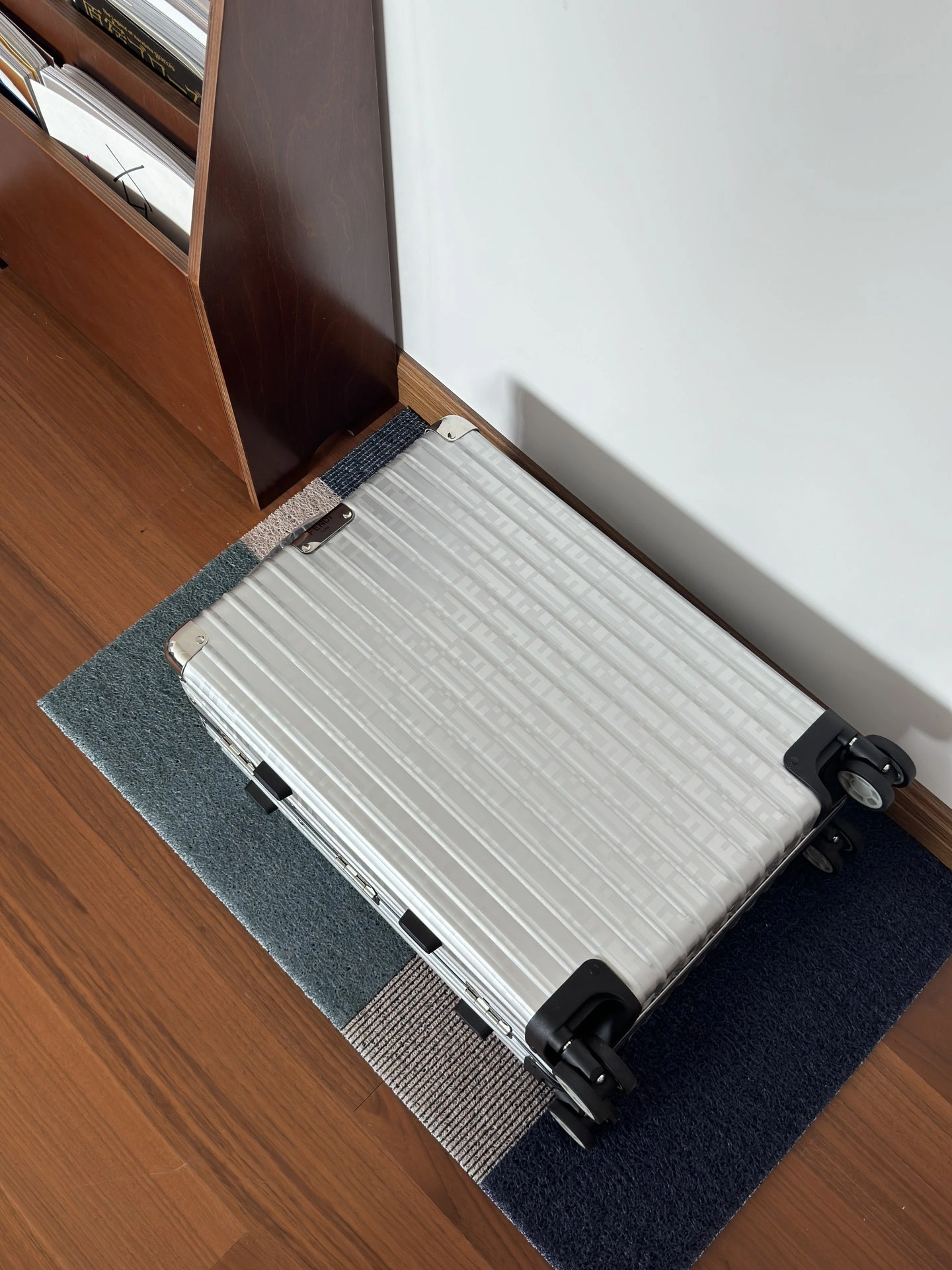 MOMO--Ri7ow1 7VV133-AGQB-F13DJ high quality version Rimowa item:E-B000J2312H