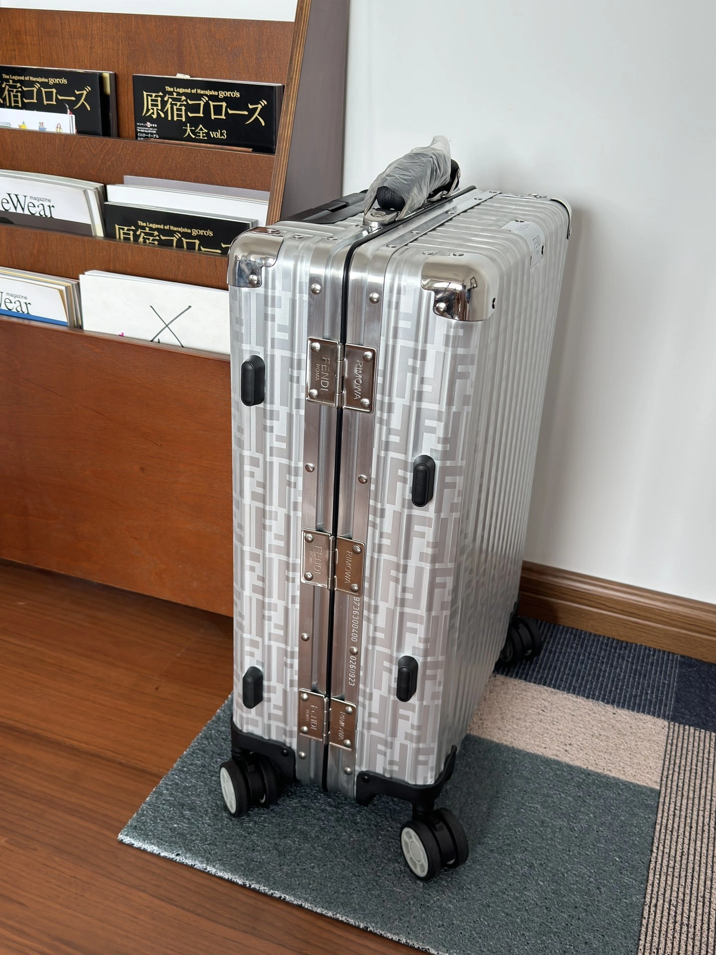 MOMO--Ri7ow1 7VV133-AGQB-F13DJ high quality version Rimowa item:E-B000J2312H
