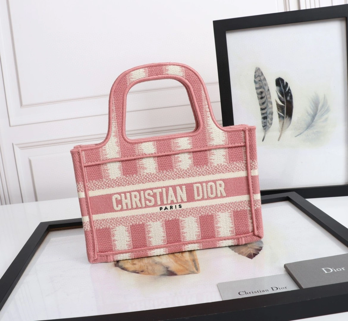 MOMO- S5475ZRFQ ObliqueBook Tote item : B-B00M1403