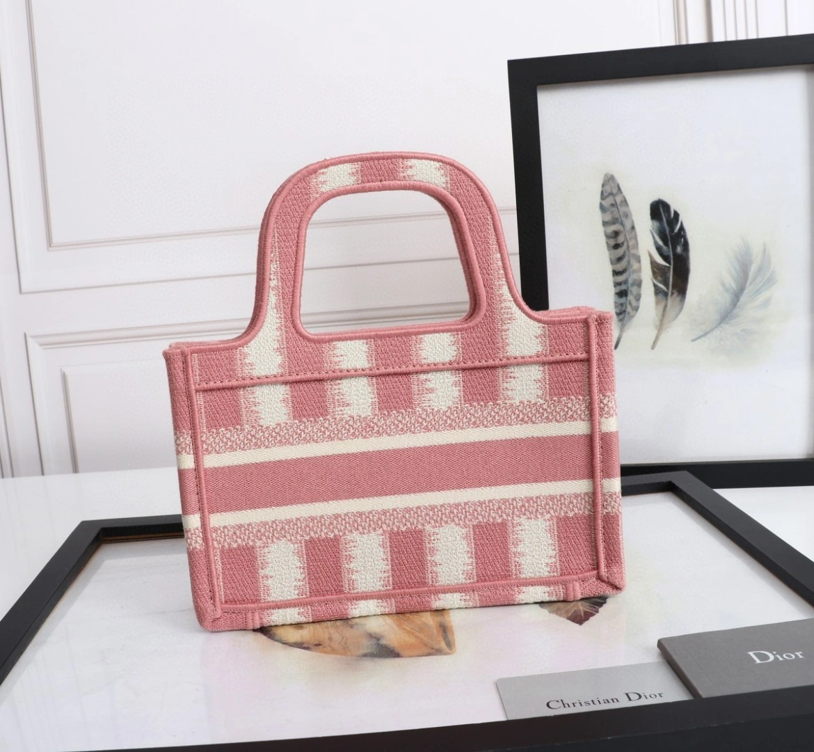 MOMO- S5475ZRFQ ObliqueBook Tote item : B-B00M1403