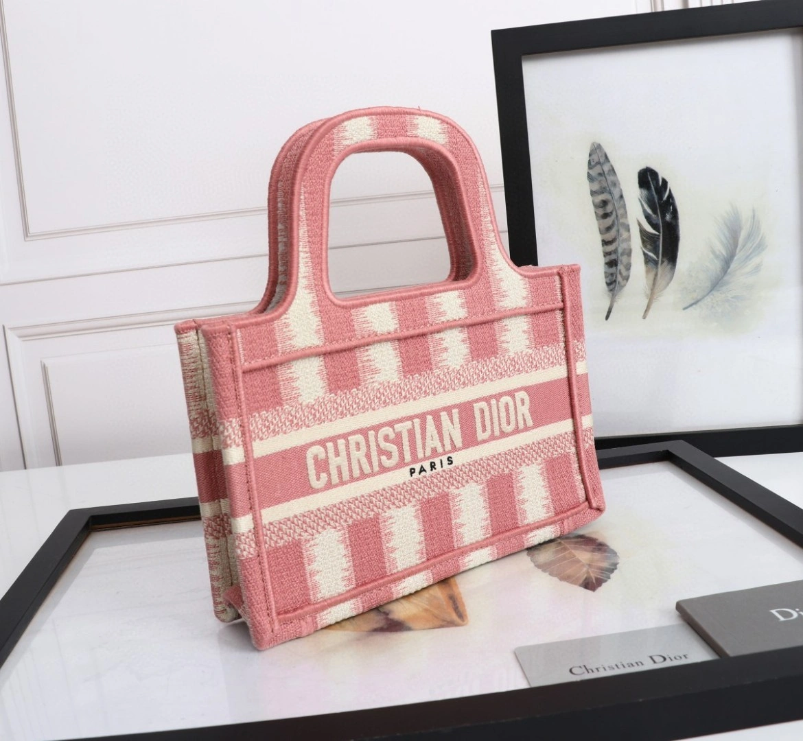 MOMO- S5475ZRFQ ObliqueBook Tote item : B-B00M1403