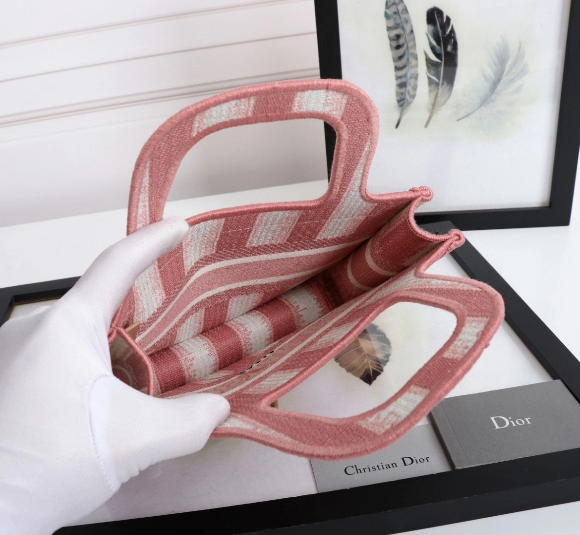 MOMO- S5475ZRFQ ObliqueBook Tote item : B-B00M1403