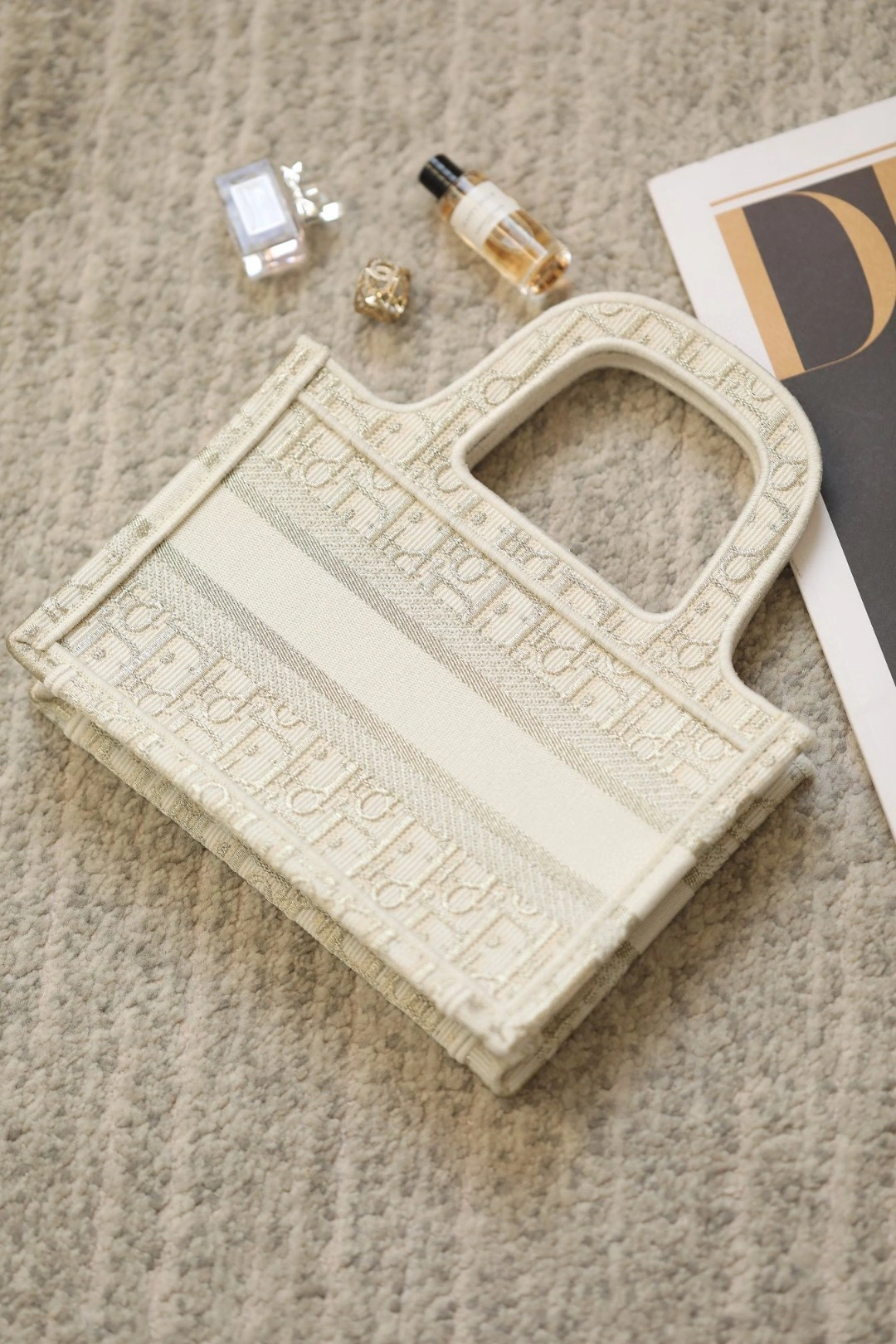 MOMO- S5475ZTQR Book Tote item : B-B00M1126