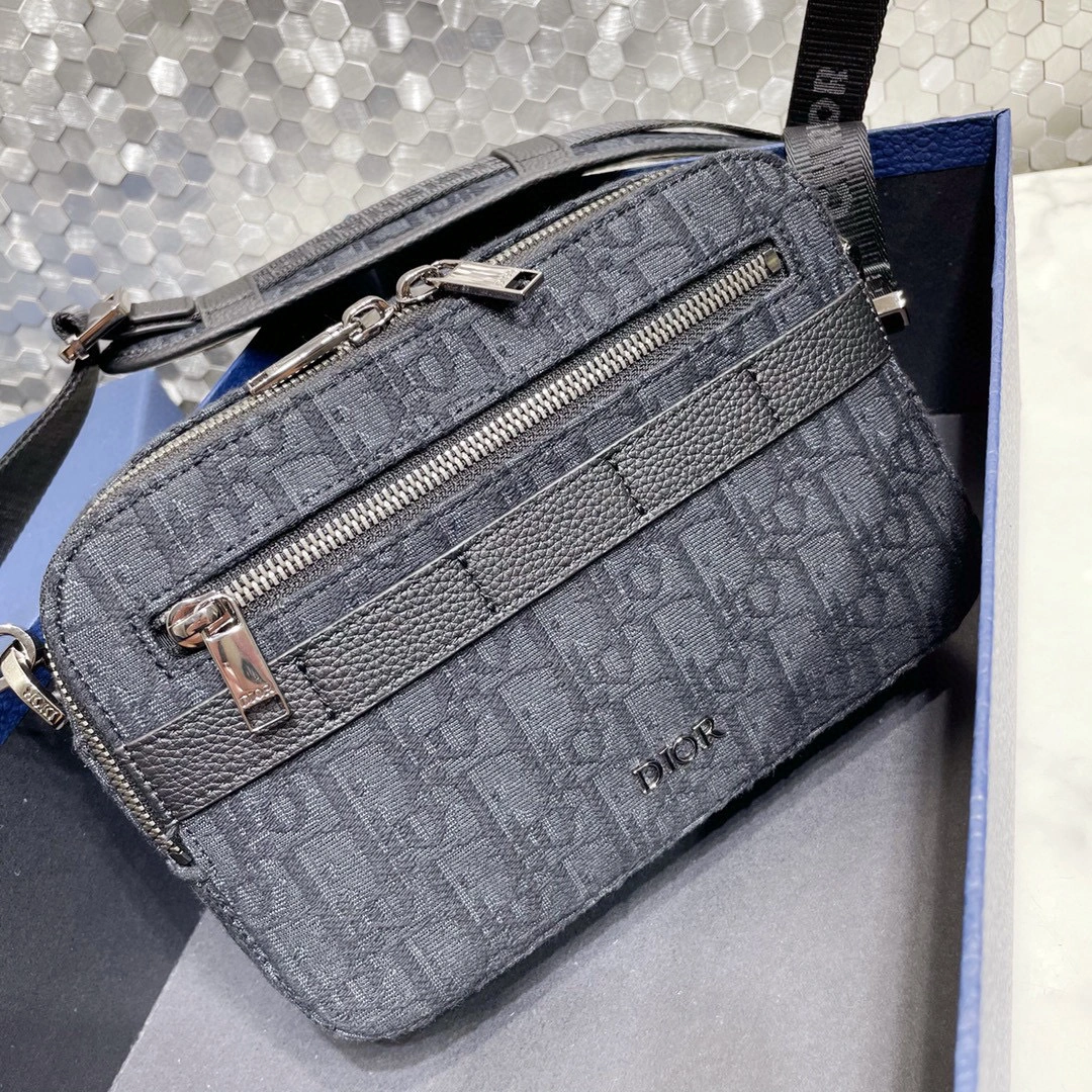 MOMO- SAFARI item: B-B063J6338T