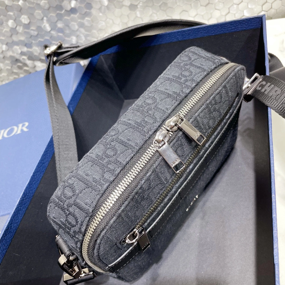 MOMO- SAFARI item: B-B063J6338T