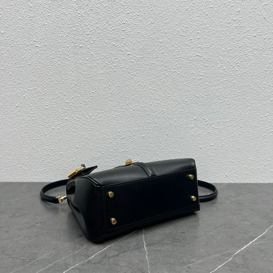 MOMO- STRAP“16” 188003 sheephide item : B-B00C1519