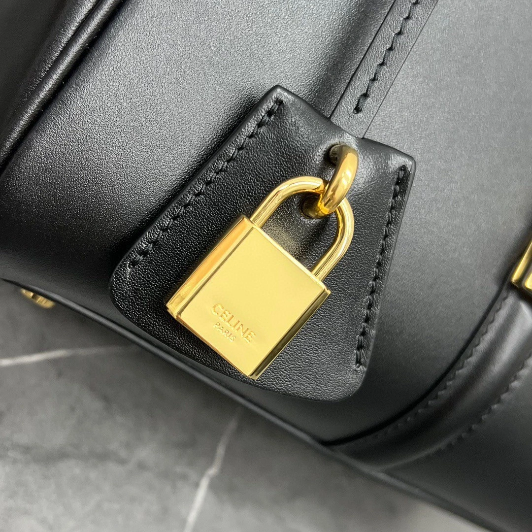 MOMO- STRAP“16” 188003 sheephide item : B-B00C1519