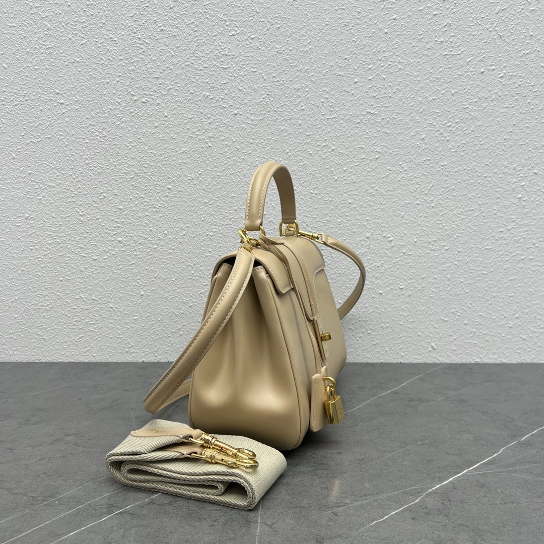 MOMO- STRAP“16” 188003 sheephide item : B-B00C1520