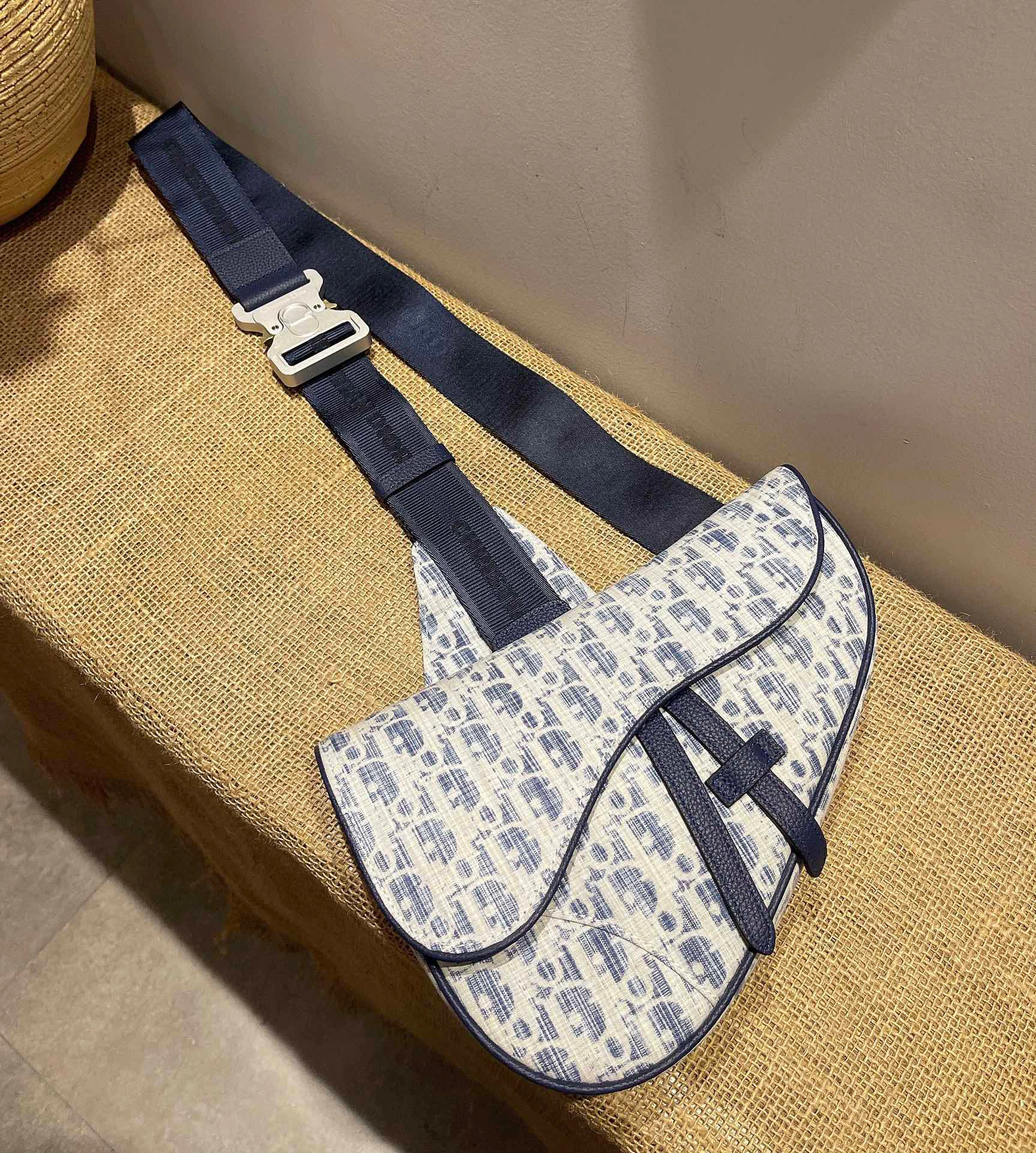 &MOMO- Saddle Bag item: B-B00B45792