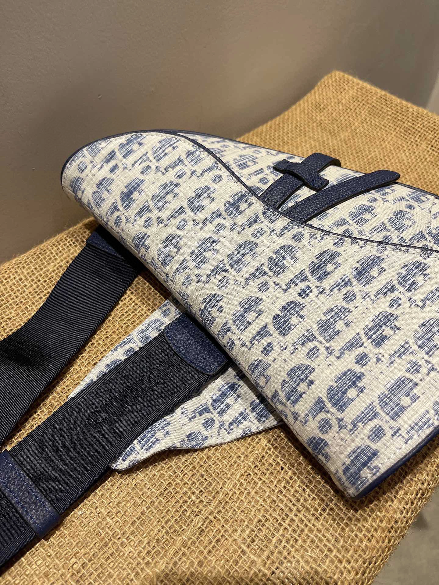 &MOMO- Saddle Bag item: B-B00B45792