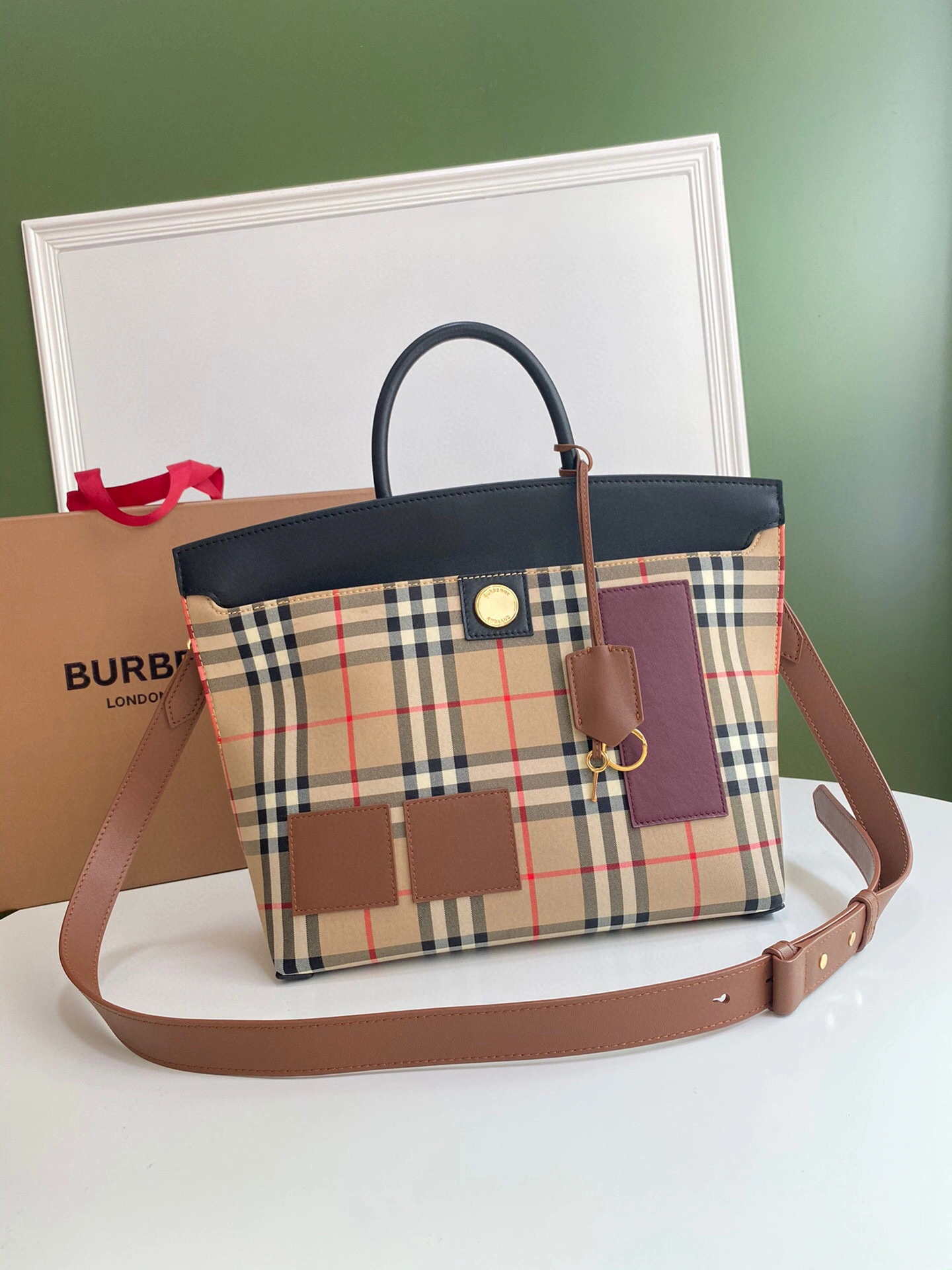 MOMO- Society item:B-B000B0901