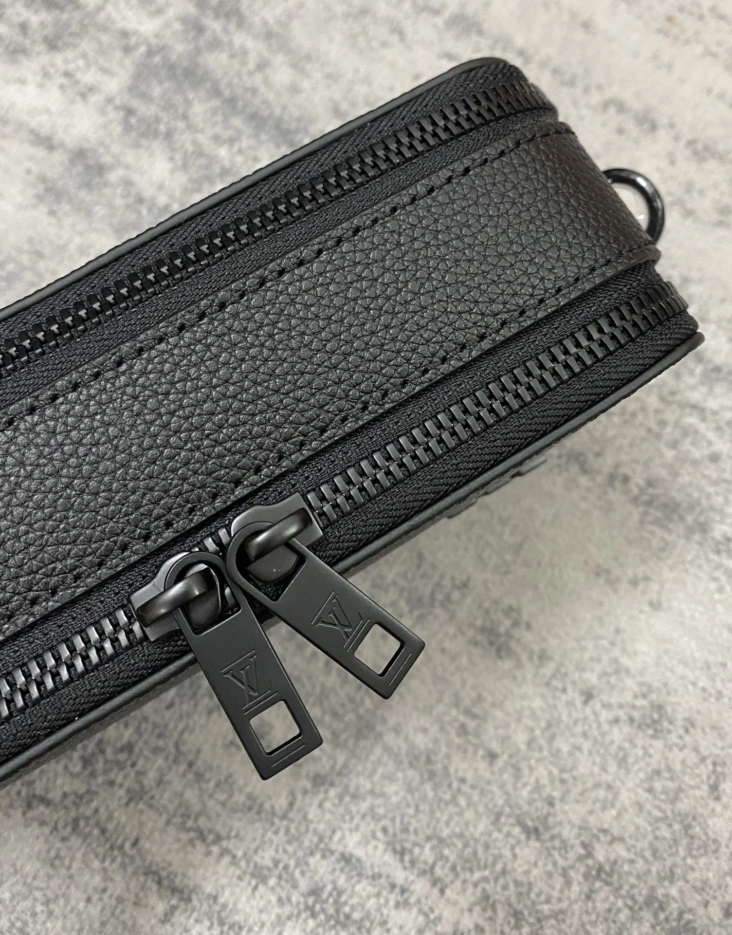 MOMO- Standard quality M59161 Alpha Wearable cowhide item：C-B000D0508C