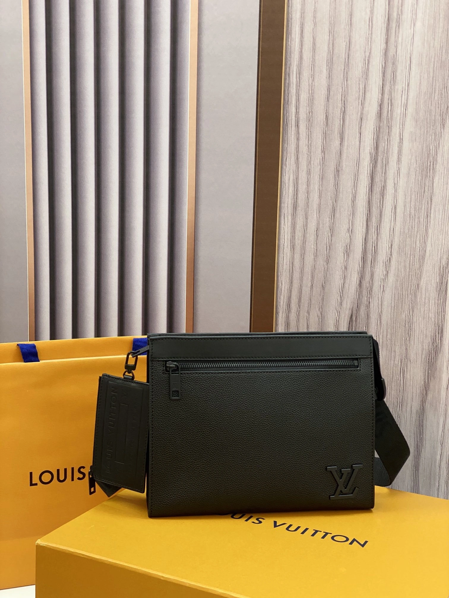 &MOMO- Standard quality M59329 Messenger Voyage item：C-B000D0507C