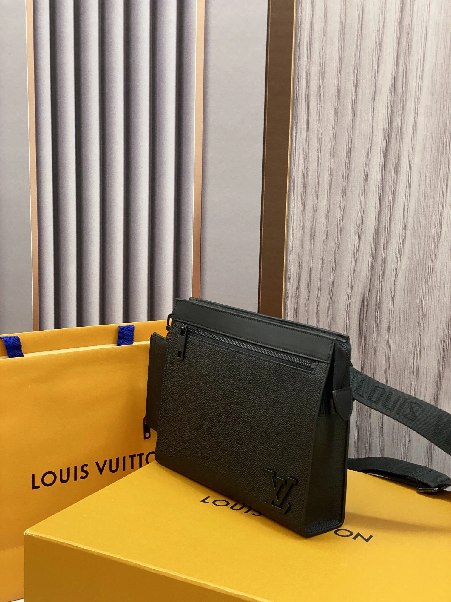 &MOMO- Standard quality M59329 Messenger Voyage item：C-B000D0507C