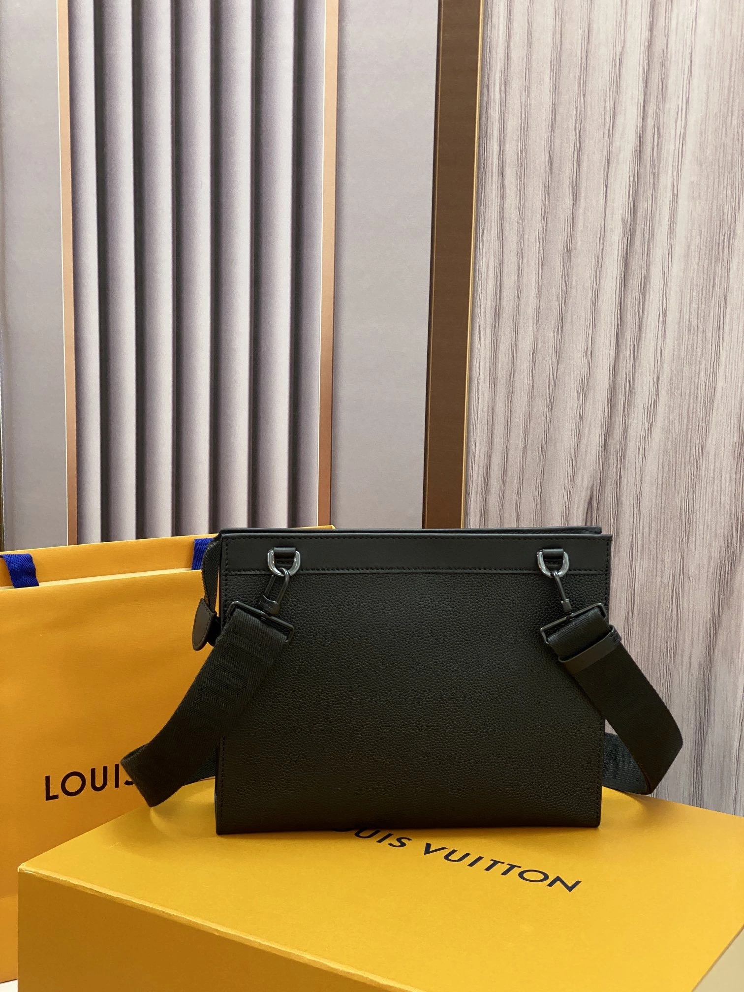 &MOMO- Standard quality M59329 Messenger Voyage item：C-B000D0507C