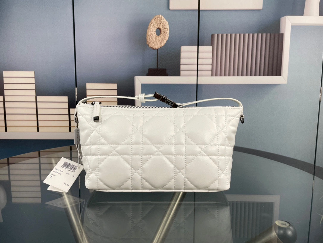 MOMO- TRAVEL NOMAD M554 item:B-B225J1325