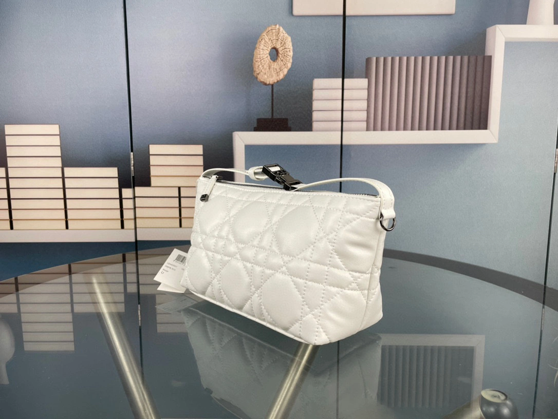 MOMO- TRAVEL NOMAD M554 item:B-B225J1325