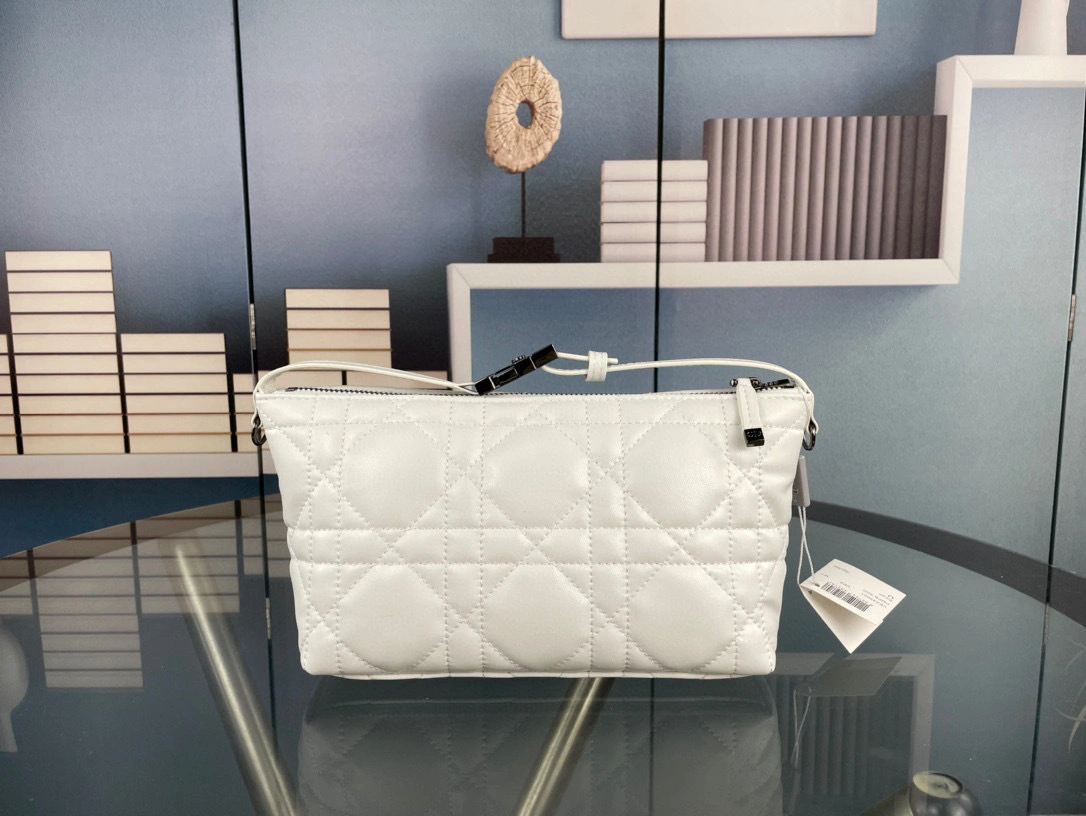 MOMO- TRAVEL NOMAD M554 item:B-B225J1325