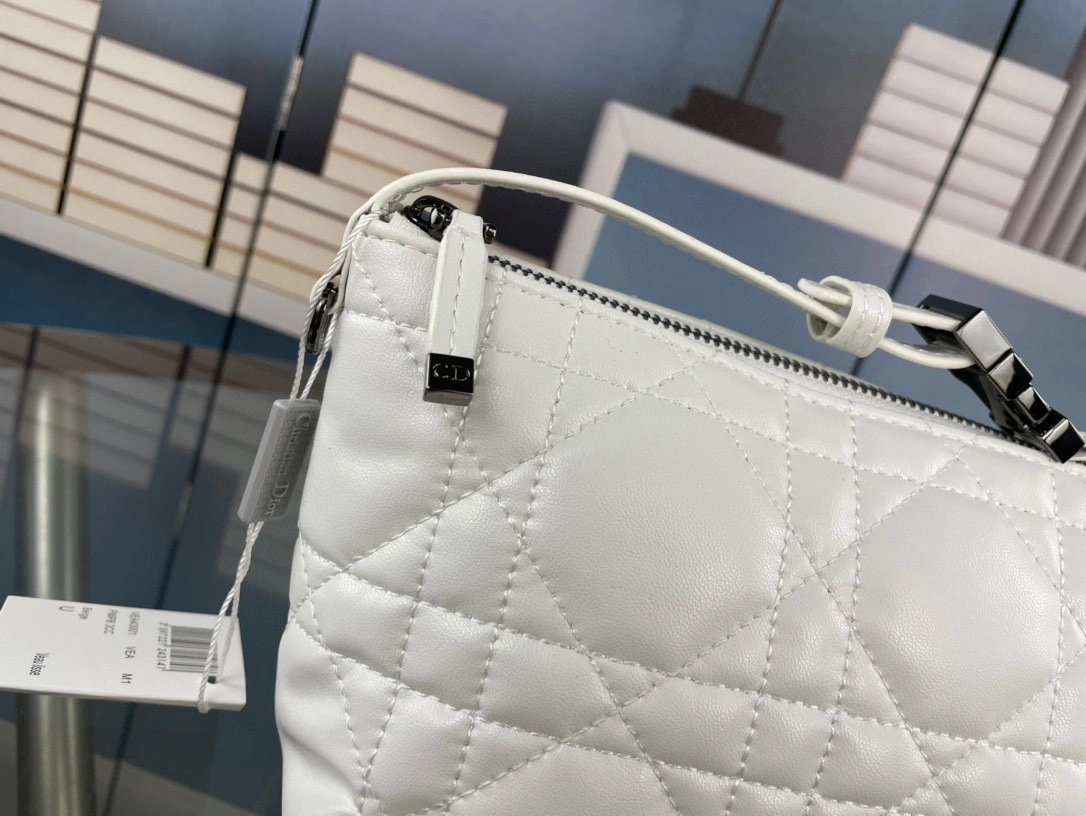 MOMO- TRAVEL NOMAD M554 item:B-B225J1325