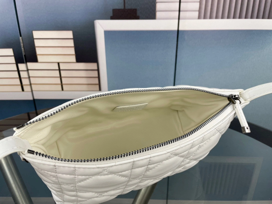 MOMO- TRAVEL NOMAD M554 item:B-B225J1325