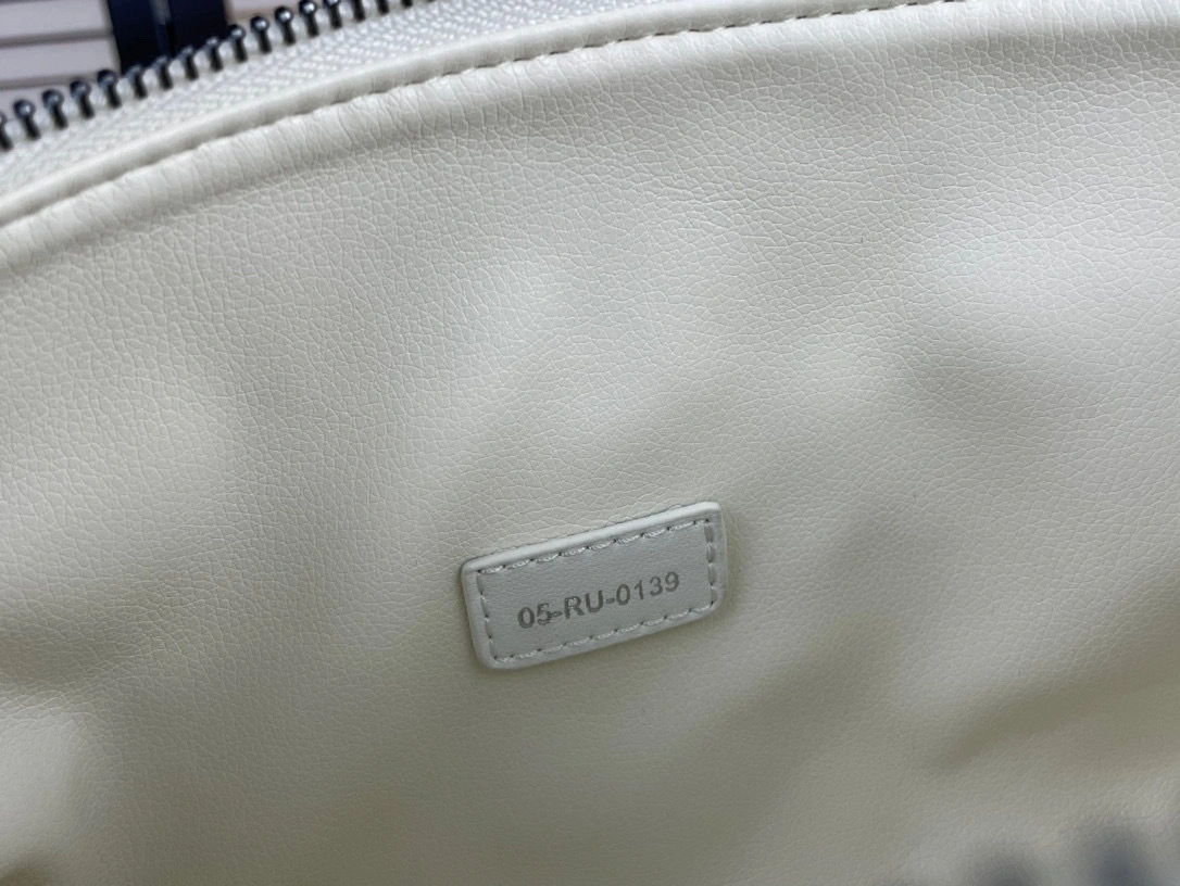 MOMO- TRAVEL NOMAD M554 item:B-B225J1325