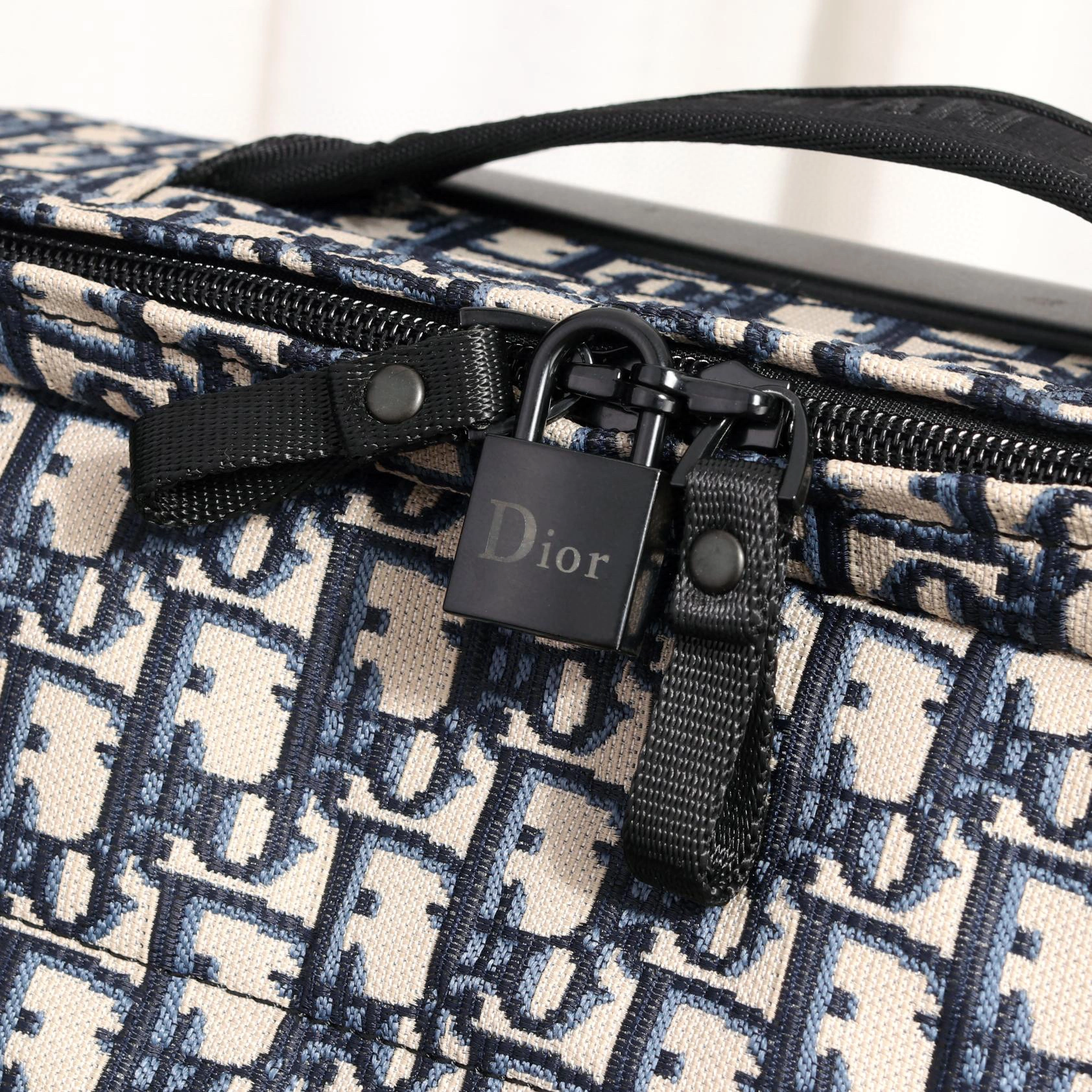 MOMO--Travel item : 180B95E3042