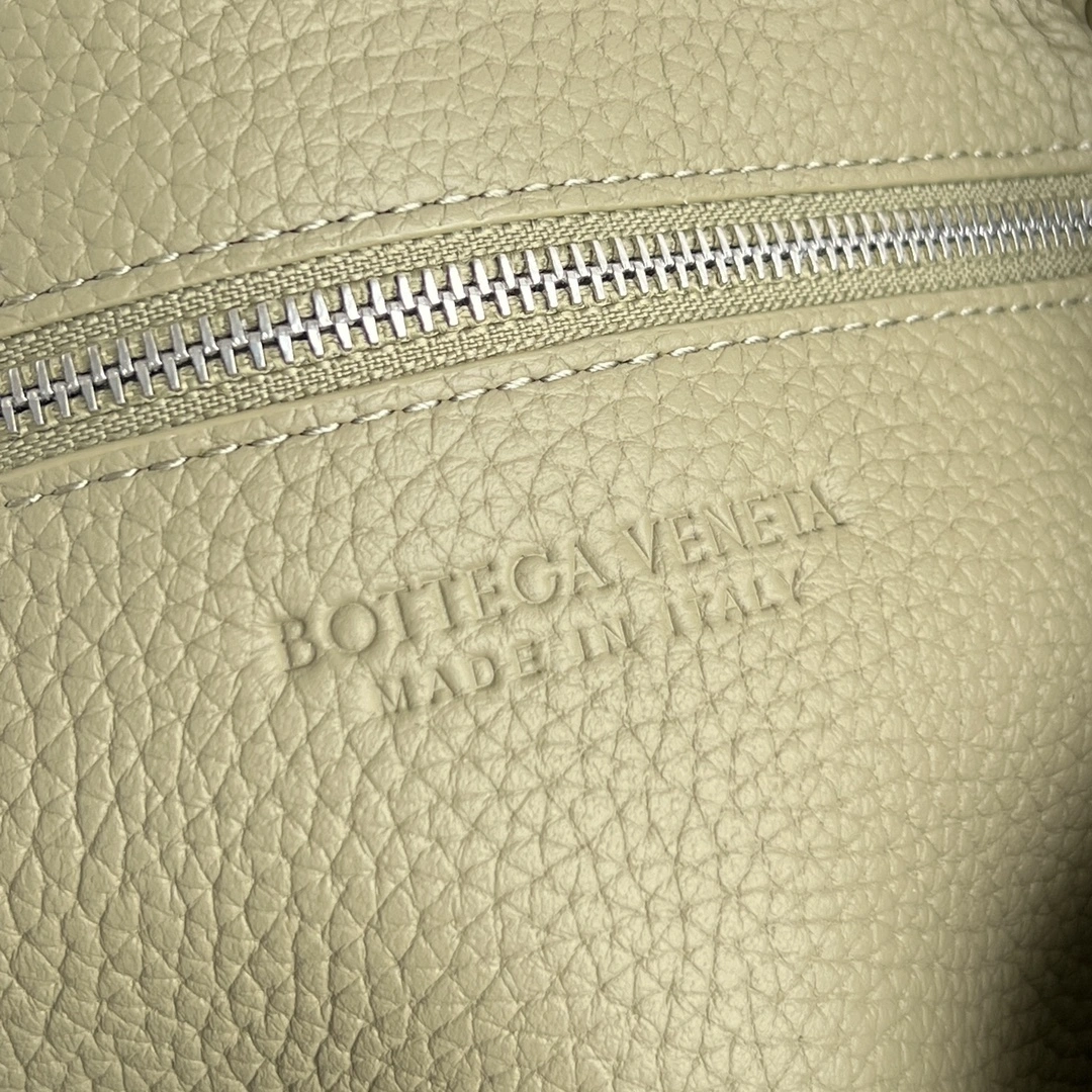 MOMO--V595t1 795637V4FV12919 high quality version cowhide item:E-B664G1506W
