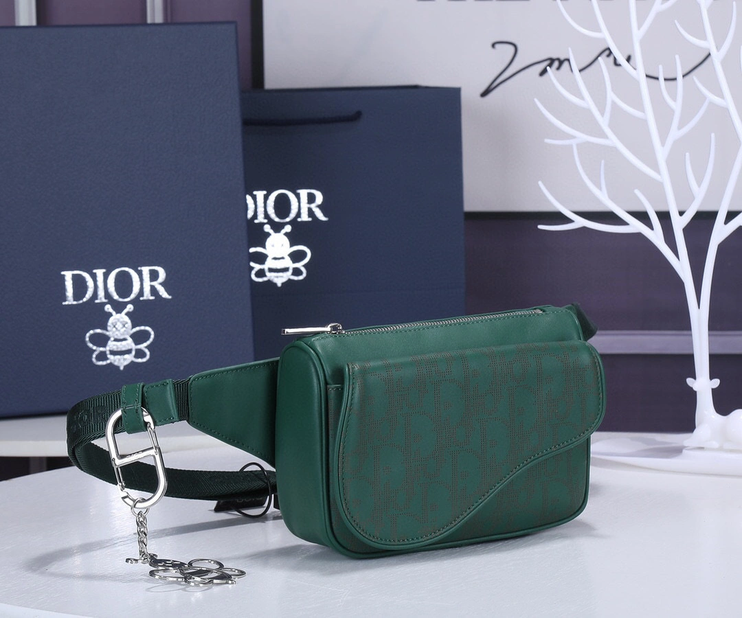 MOMO- World Tour World Tour item:A-B063L2523