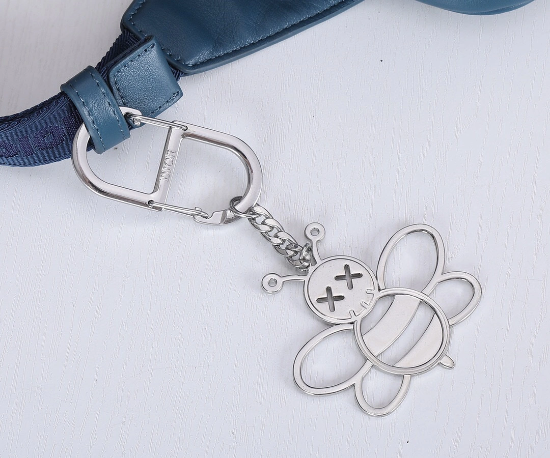 MOMO- World Tour World Tour item:A-B063L2524