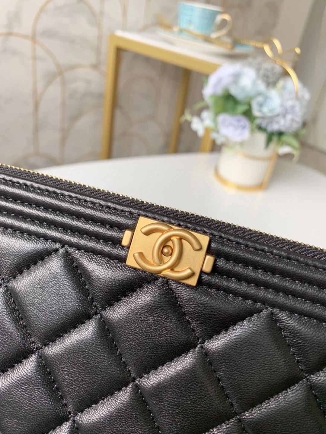 MOMO- a84406 sheephide item : B-B063M2821