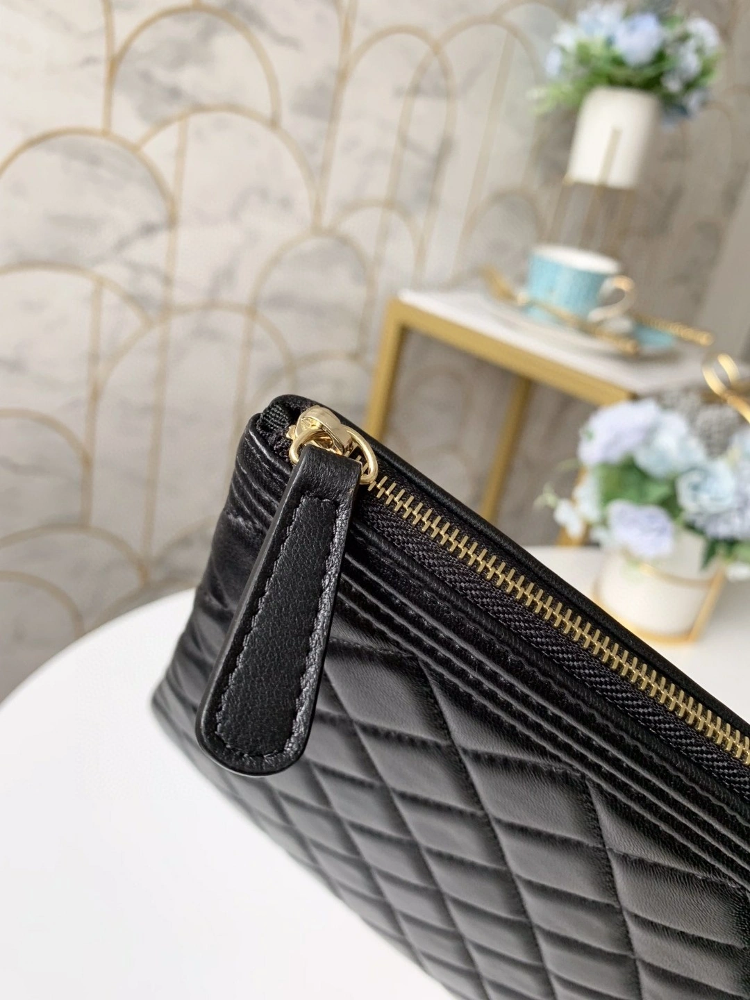 MOMO- a84406 sheephide item : B-B063M2821